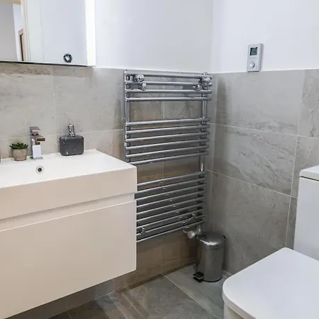 Central Flat, Free Parking, Ideal For Contractors Reading Exterior photo