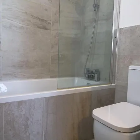 Central Flat, Free Parking, Ideal For Contractors Reading Exterior photo