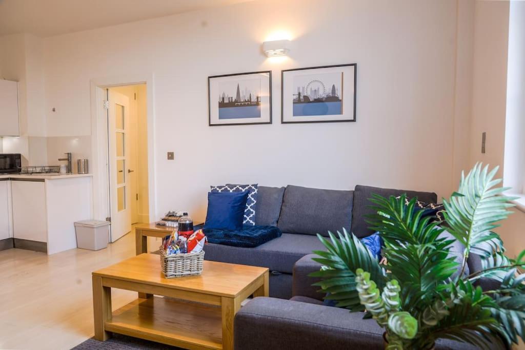 Apartment Flat, Free Parking, Ideal For Contractors *