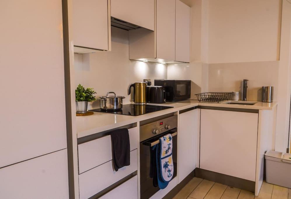 Flat, Free Parking, Ideal For Contractors